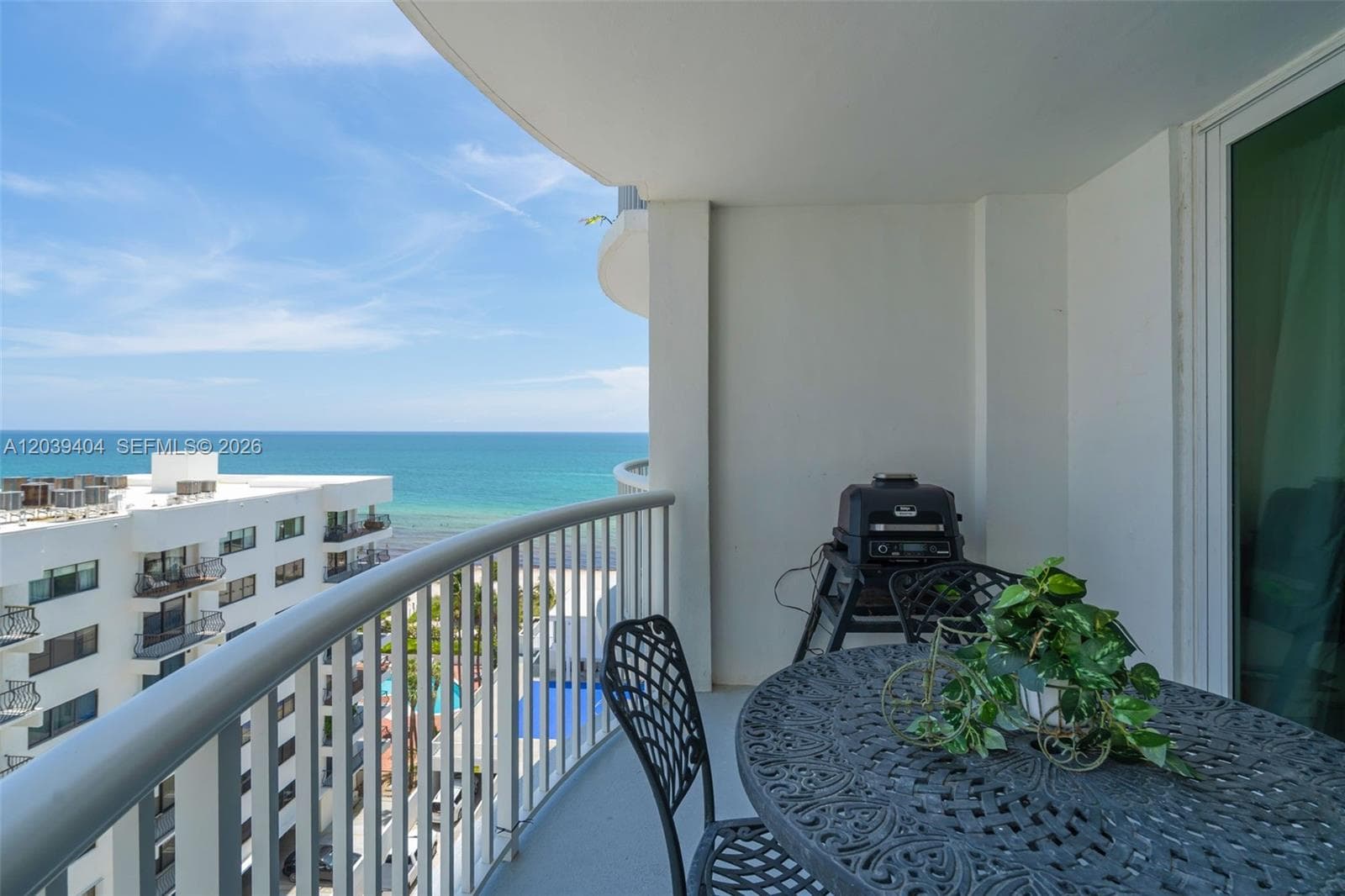 A12039404 — Miami Beach — 18
