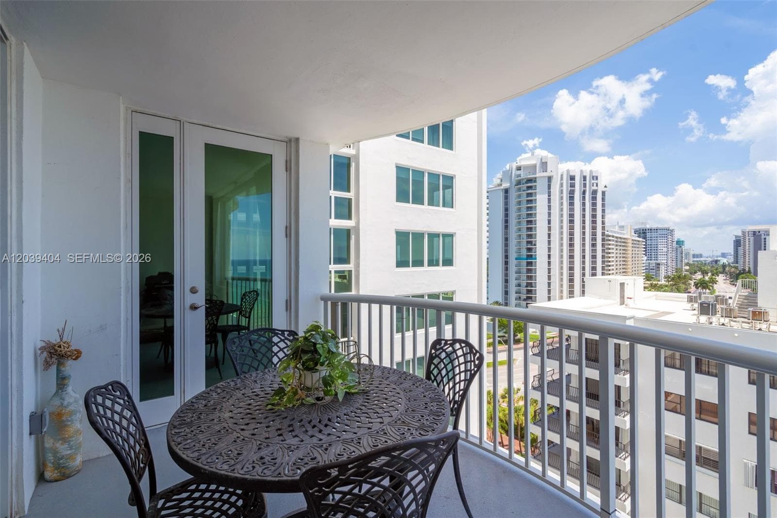 A12039404 — Miami Beach — 19