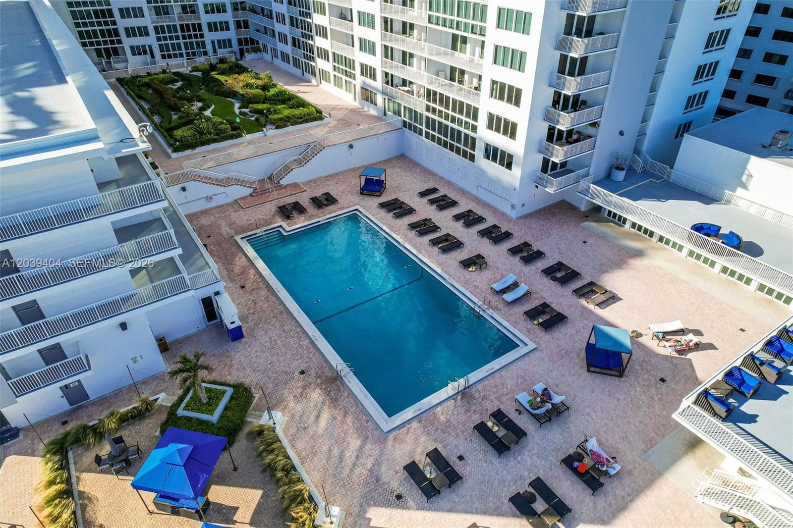 A12039404 — Miami Beach — 39