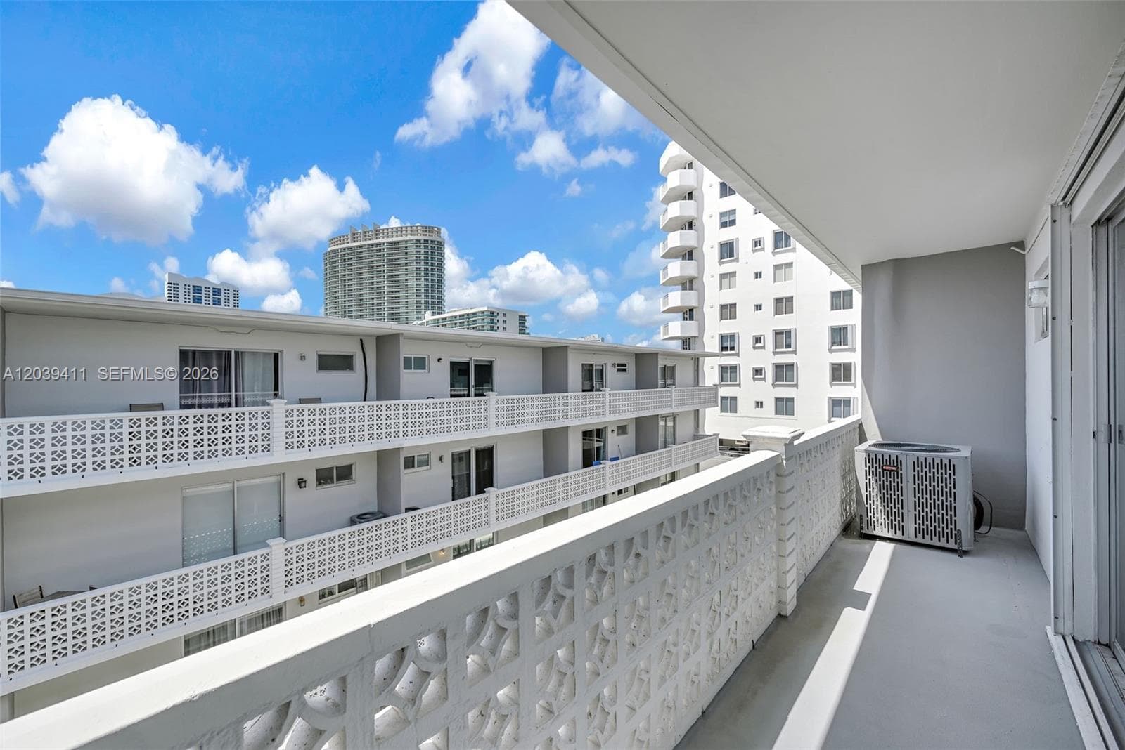 A12039411 — Miami Beach — 27