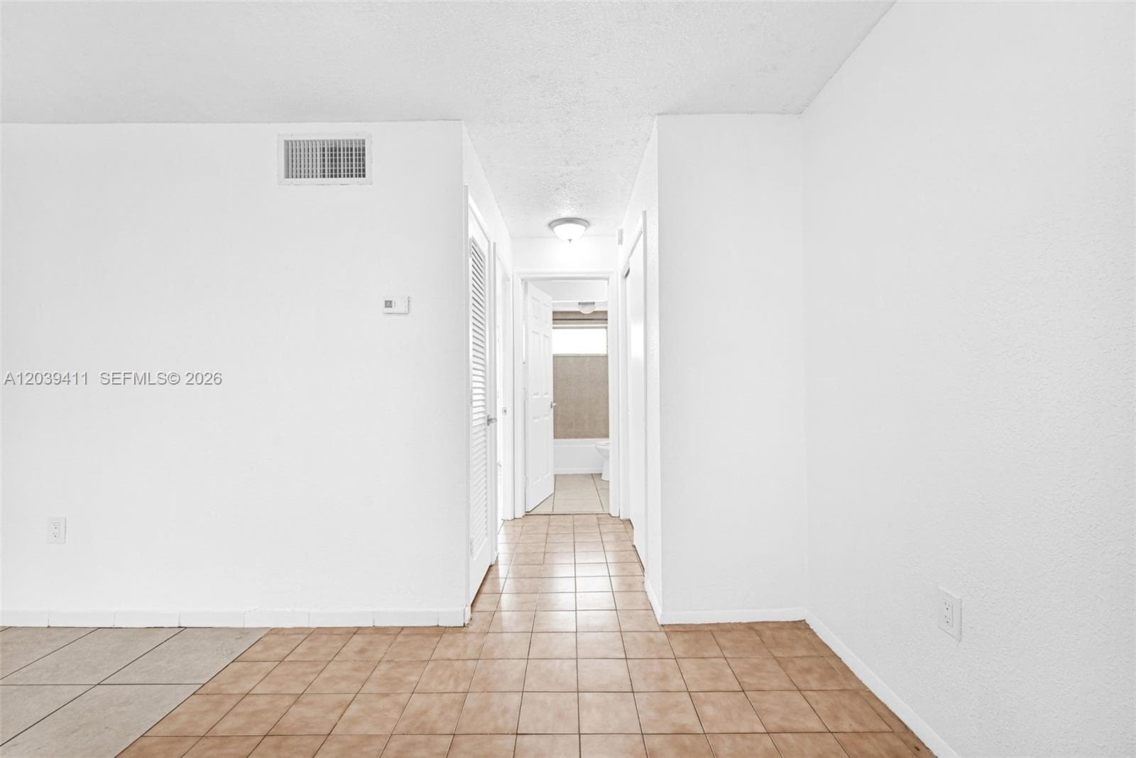 A12039411 — Miami Beach — 17