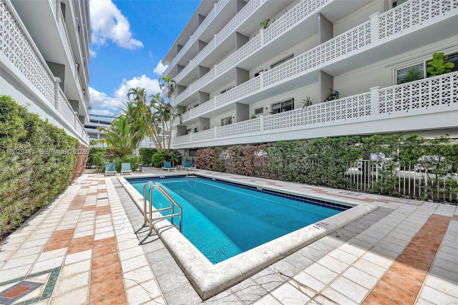 A12039411 — Miami Beach — 32