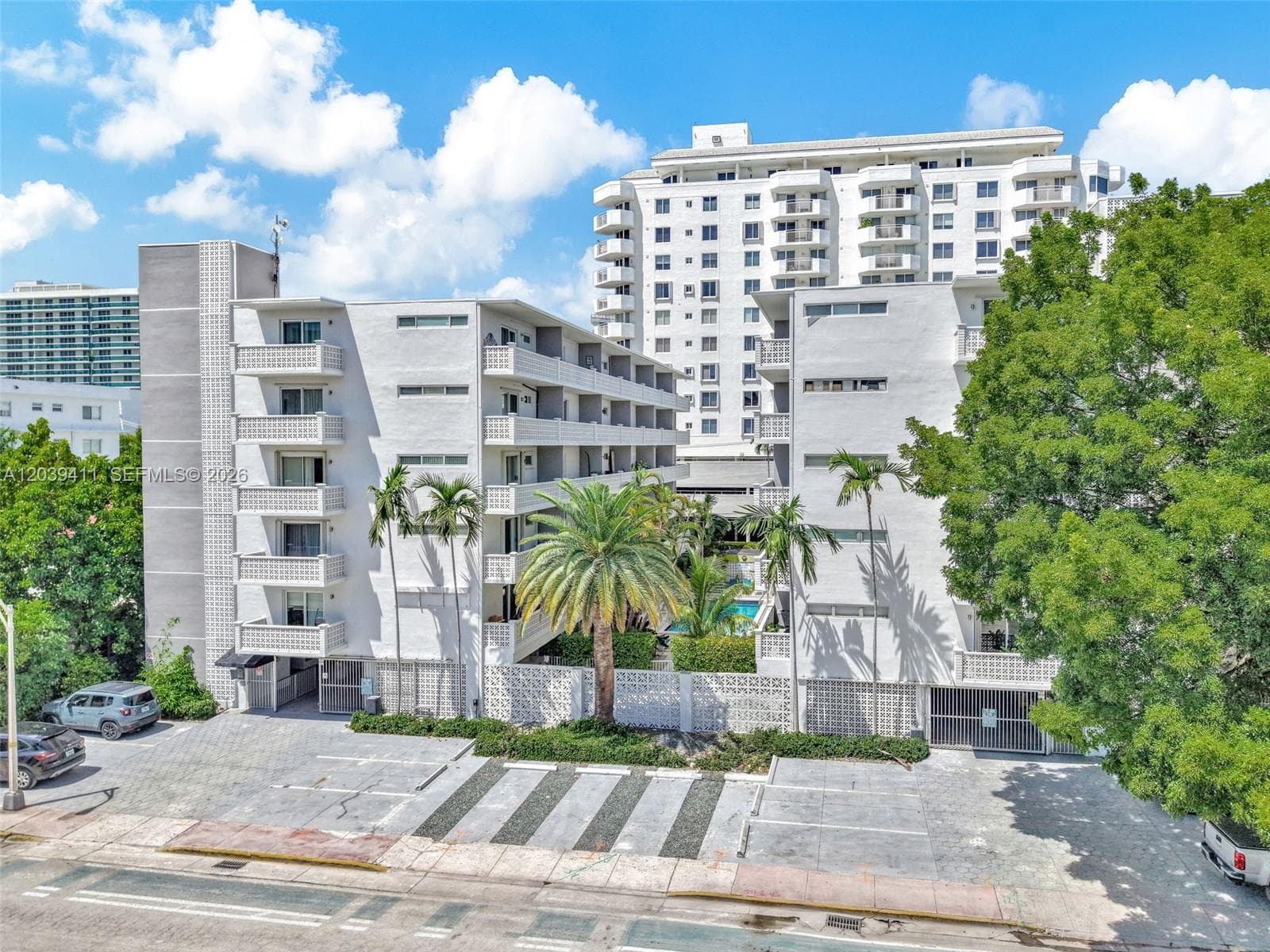 A12039411 — Miami Beach