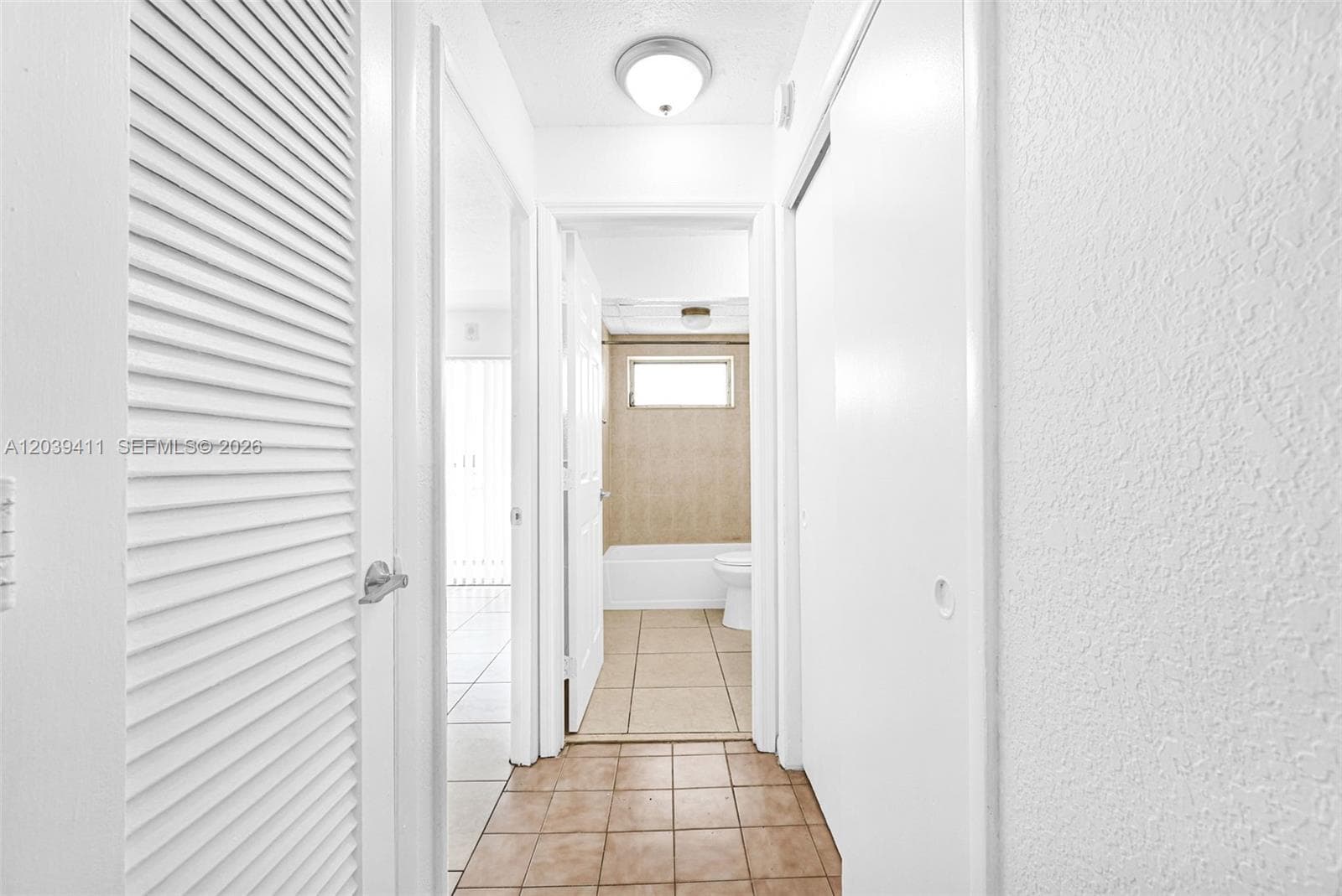 A12039411 — Miami Beach — 18