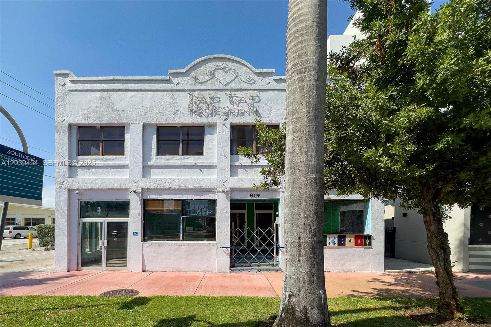 A12039454 — Miami Beach — 40