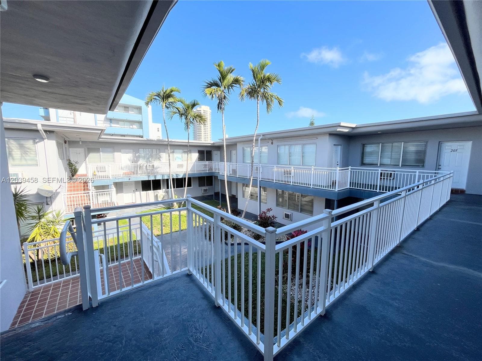 A12039458 — Miami Beach — 2