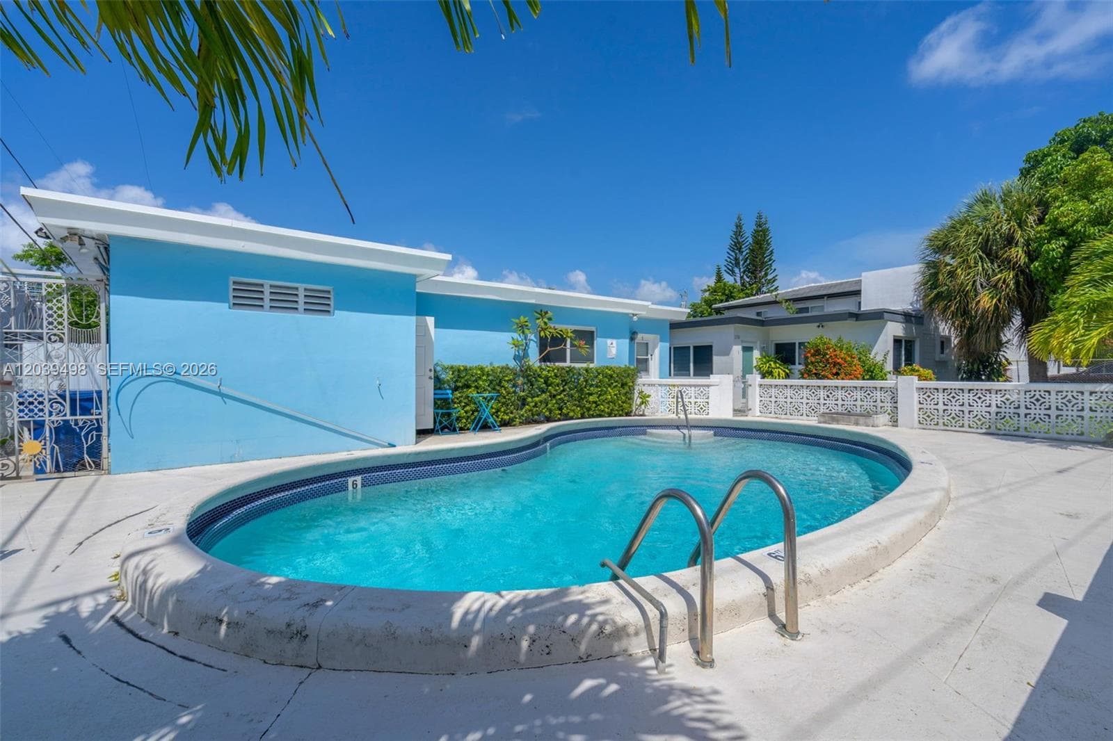 A12039498 — Miami Beach