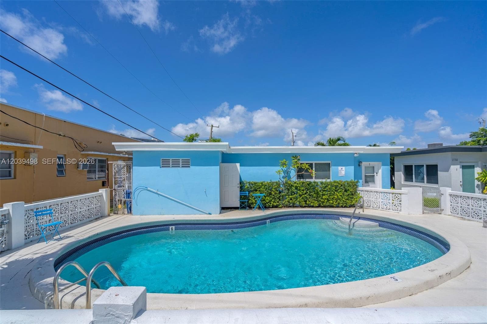 A12039498 — Miami Beach — 30