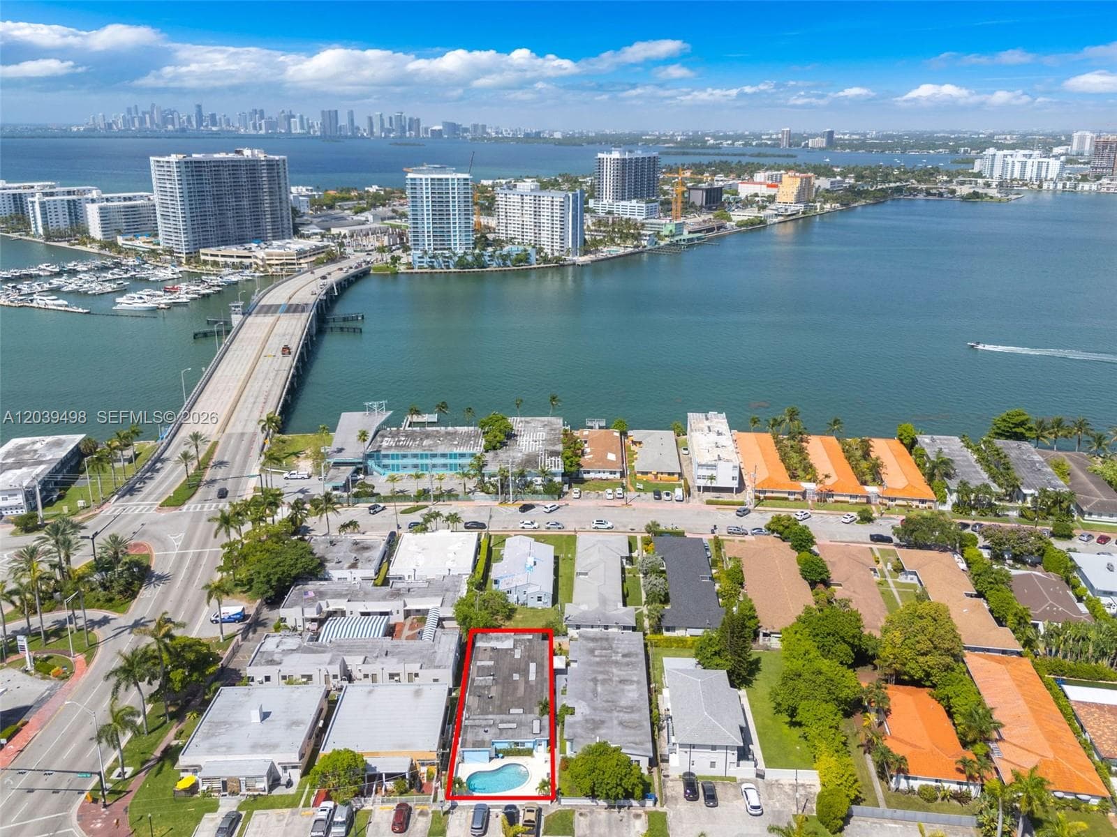 A12039498 — Miami Beach — 33