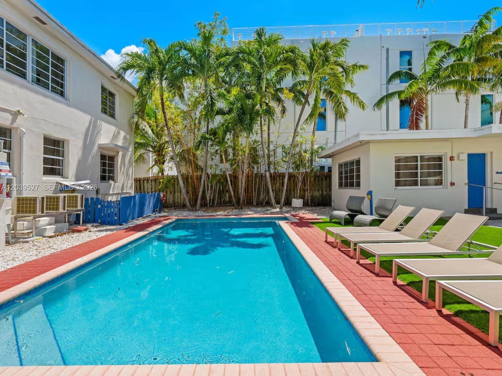 A12039527 — Miami Beach — 17