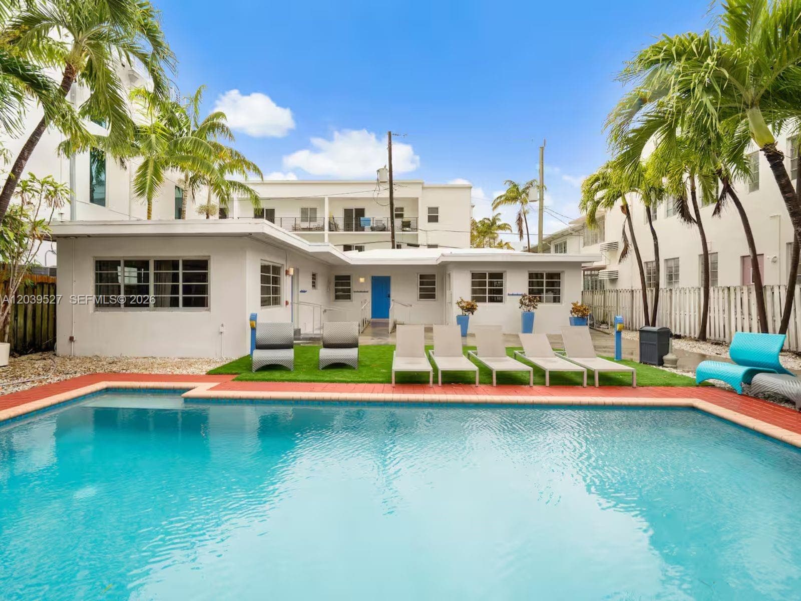 A12039527 — Miami Beach — 16
