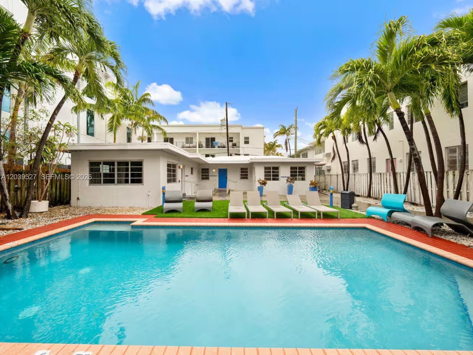 A12039527 — Miami Beach — 14
