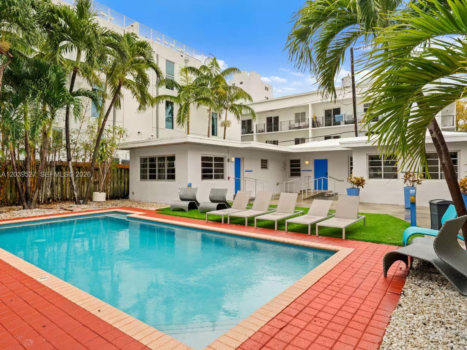 A12039527 — Miami Beach — 15