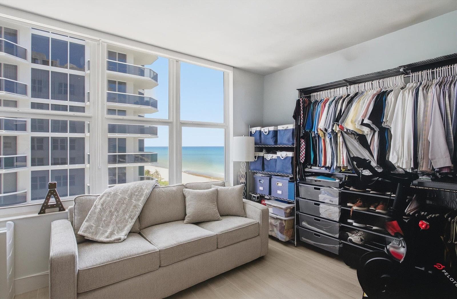 B26042724 — Miami Beach — 23