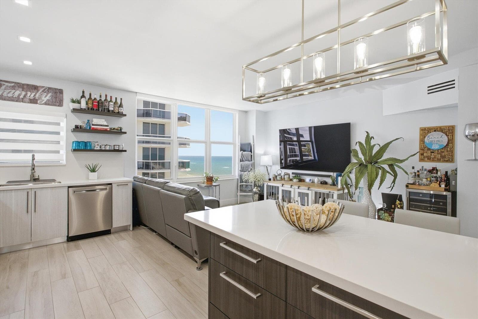 B26042724 — Miami Beach — 6