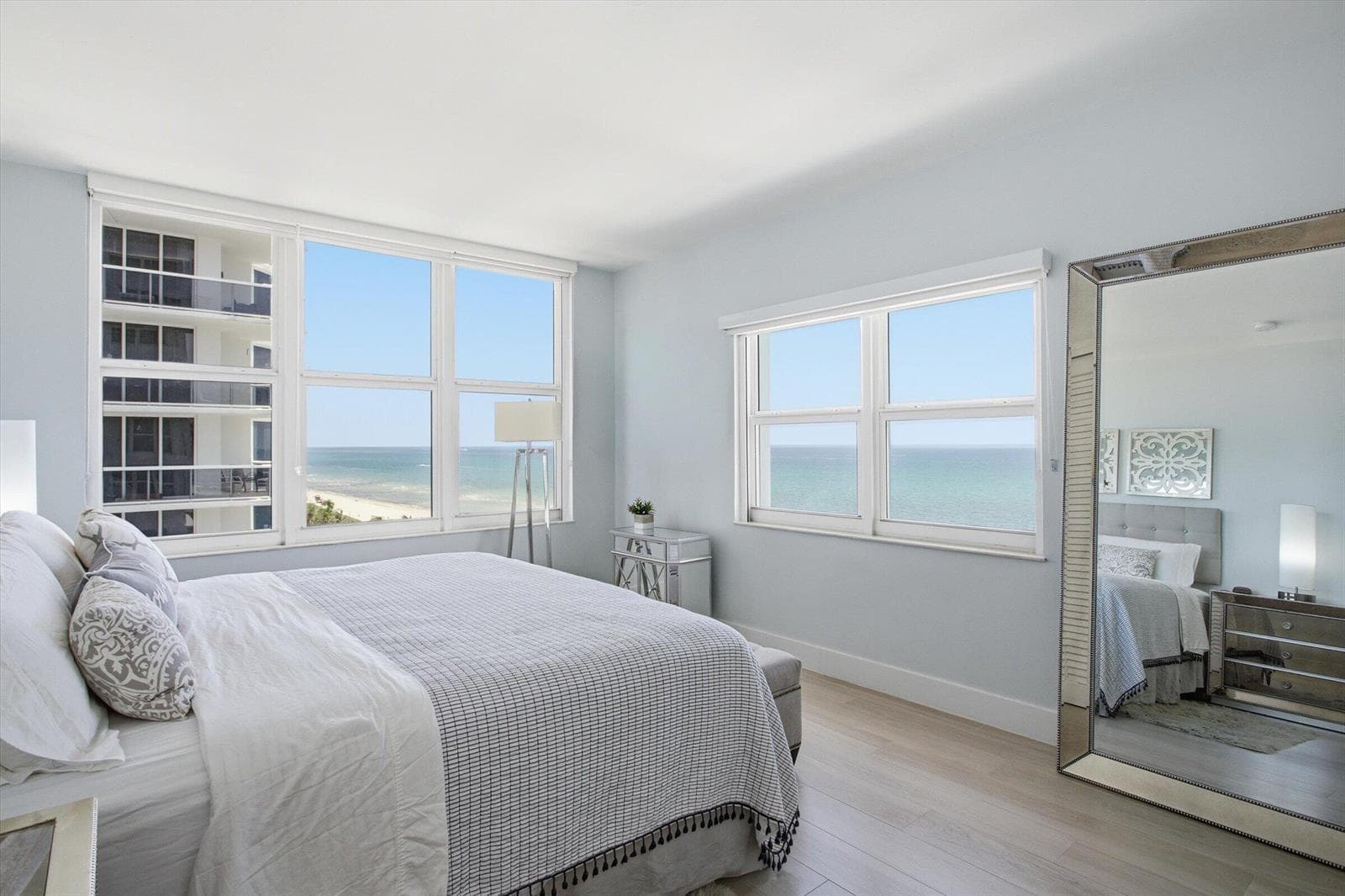B26042724 — Miami Beach — 17