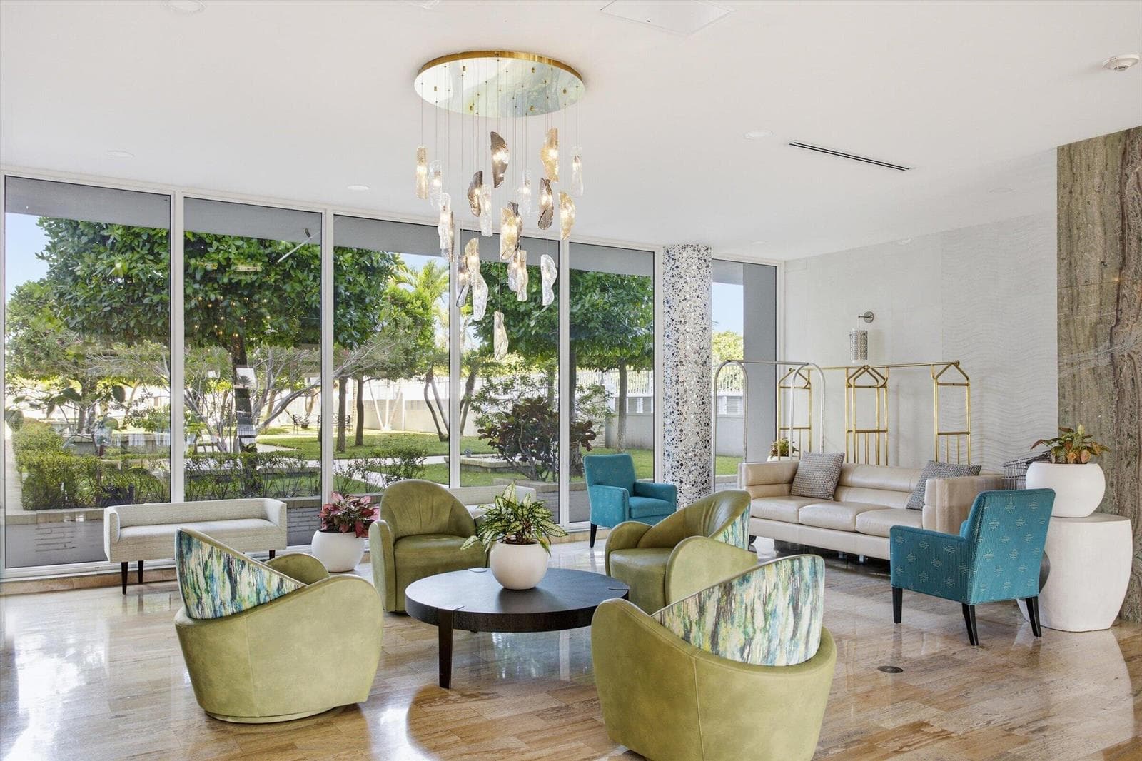 B26042724 — Miami Beach — 28