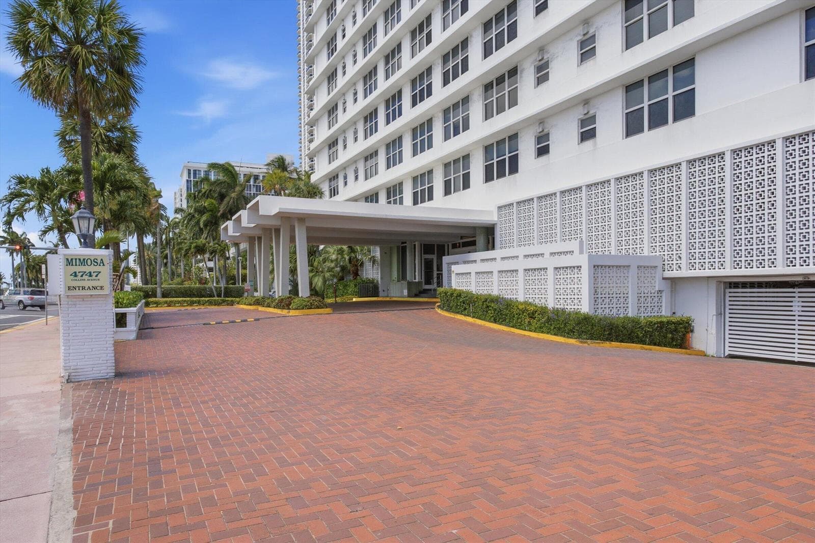 B26042724 — Miami Beach — 24