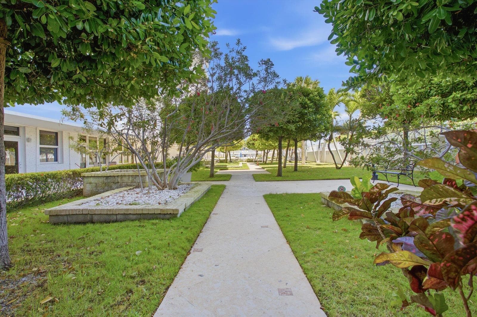 B26042724 — Miami Beach — 34