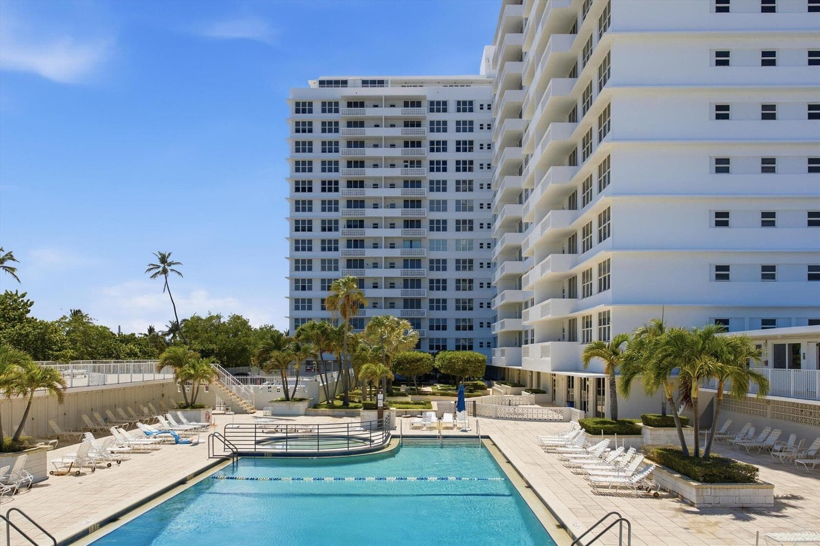 B26042724 — Miami Beach — 38