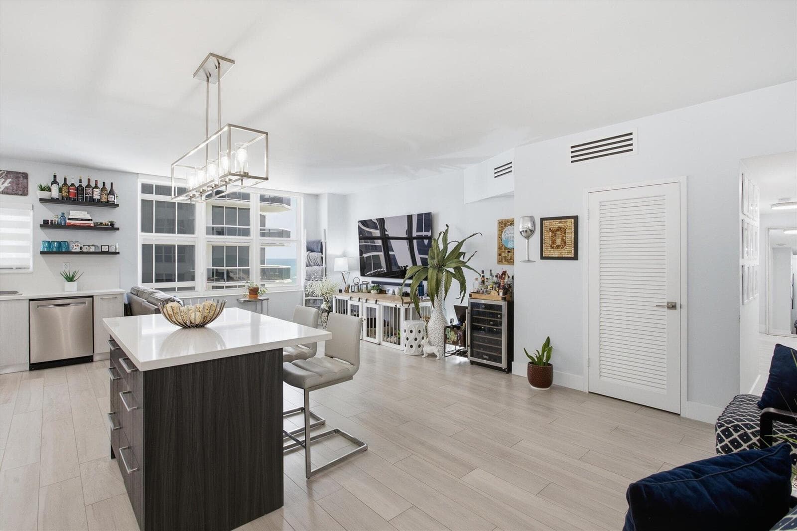 B26042724 — Miami Beach — 14