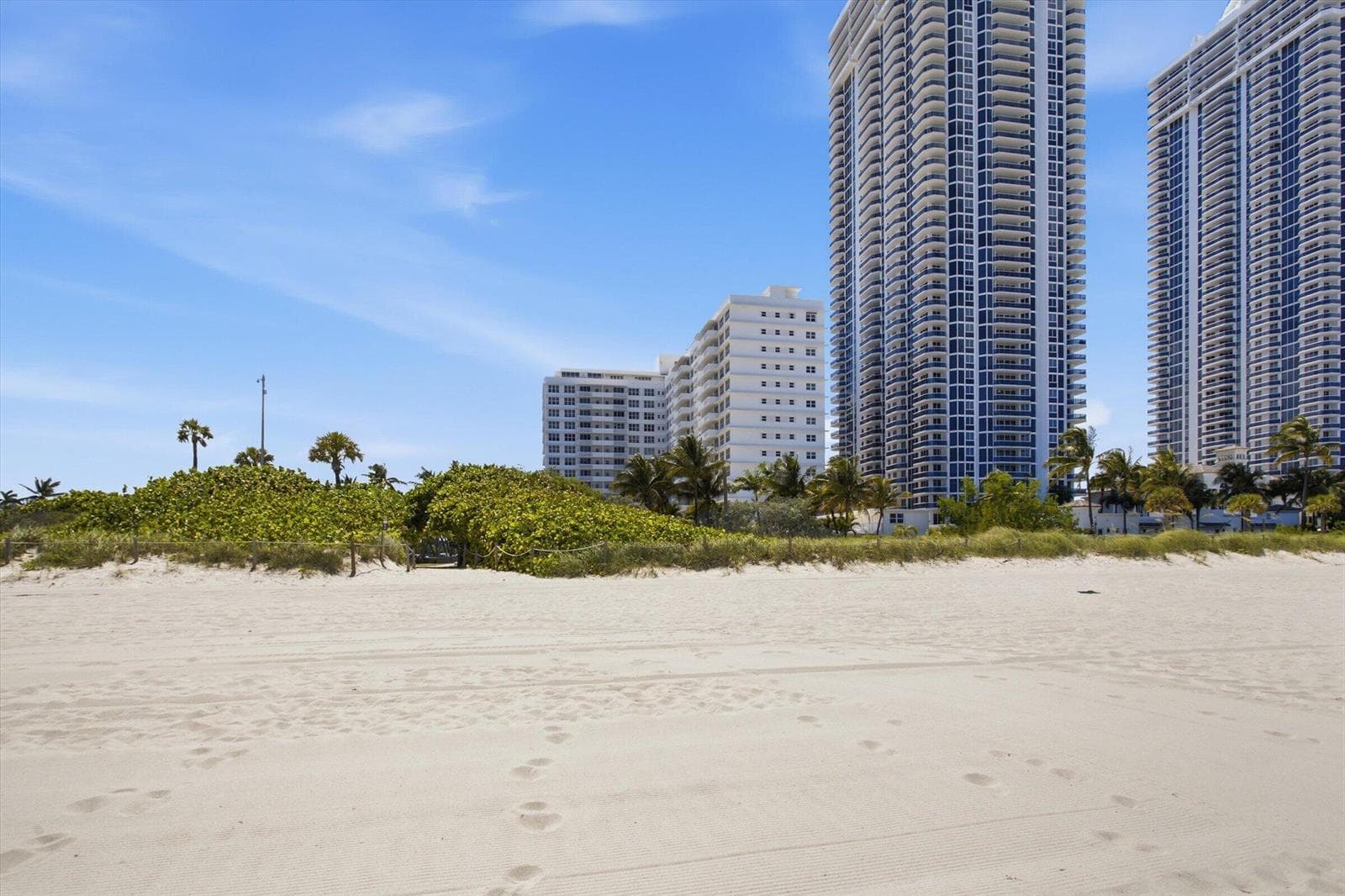 B26042724 — Miami Beach — 45