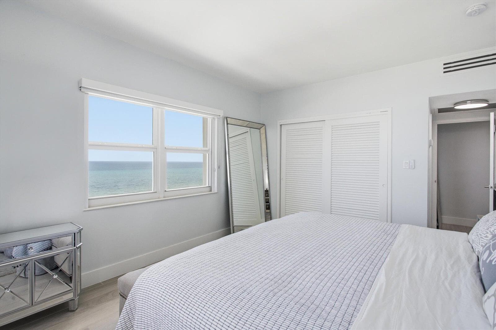 B26042724 — Miami Beach — 18