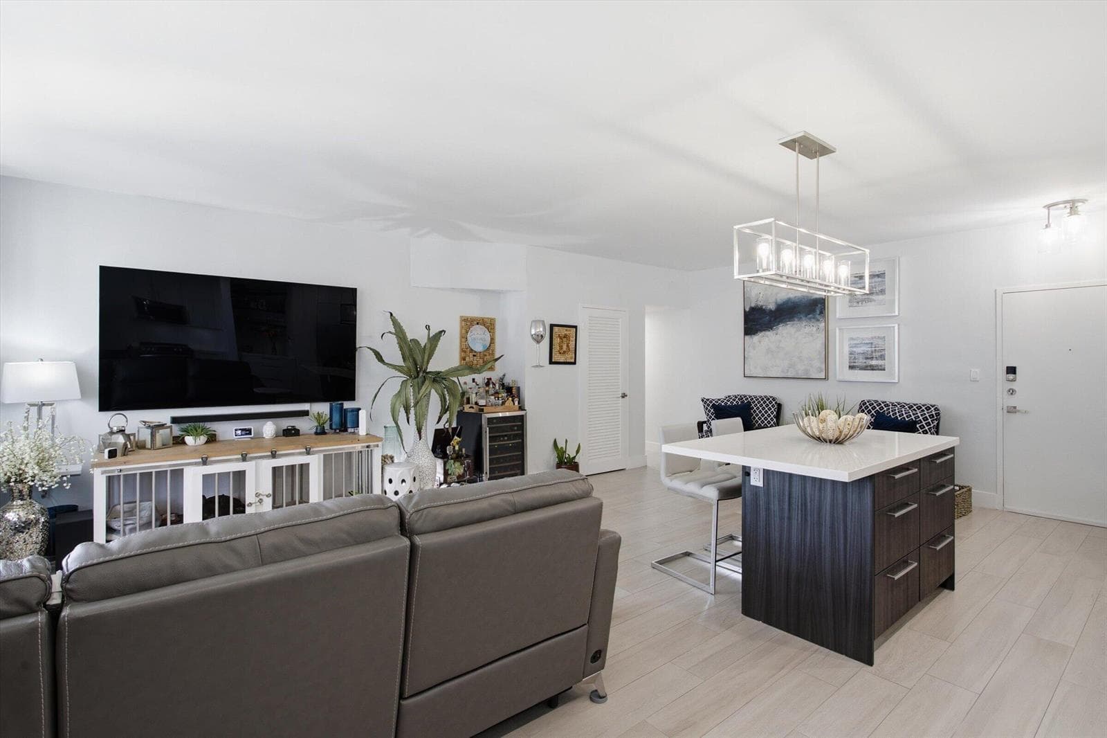 B26042724 — Miami Beach — 15