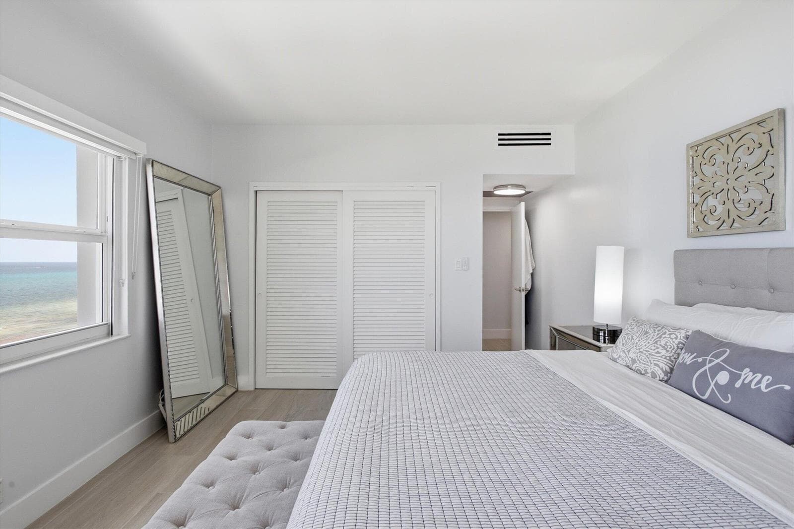 B26042724 — Miami Beach — 19