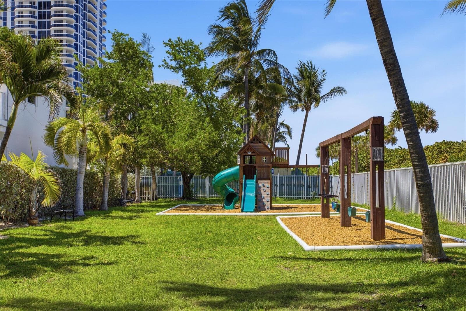 B26042724 — Miami Beach — 40