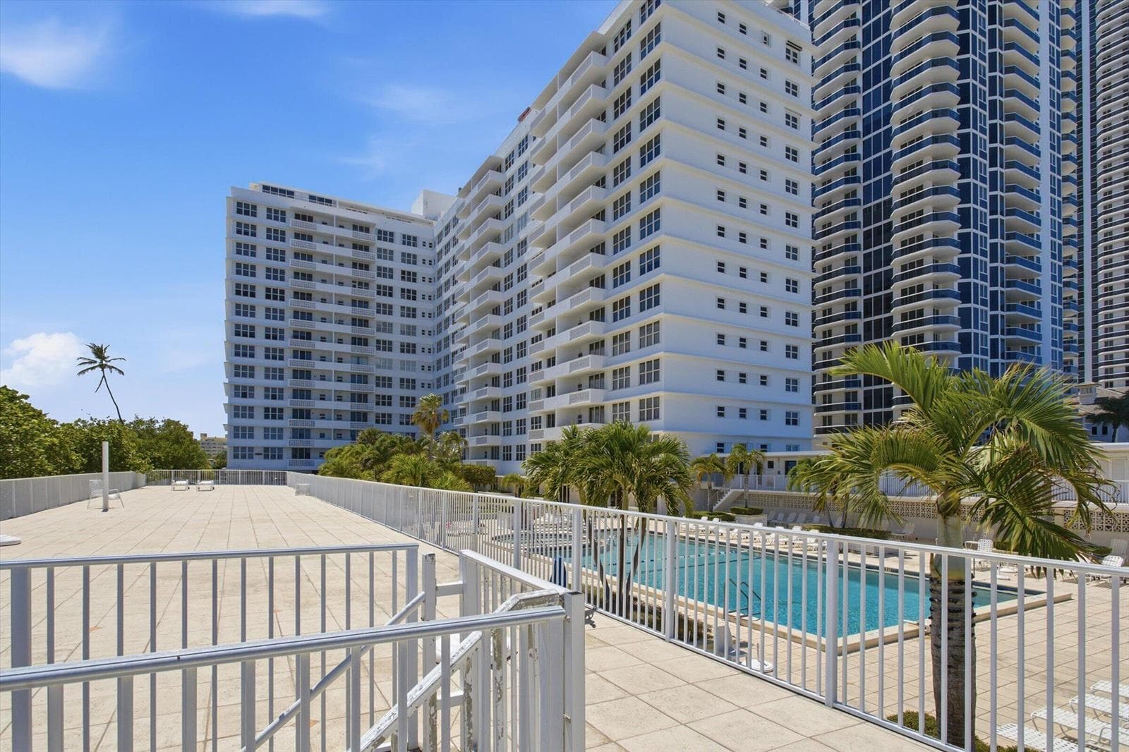 B26042724 — Miami Beach — 39