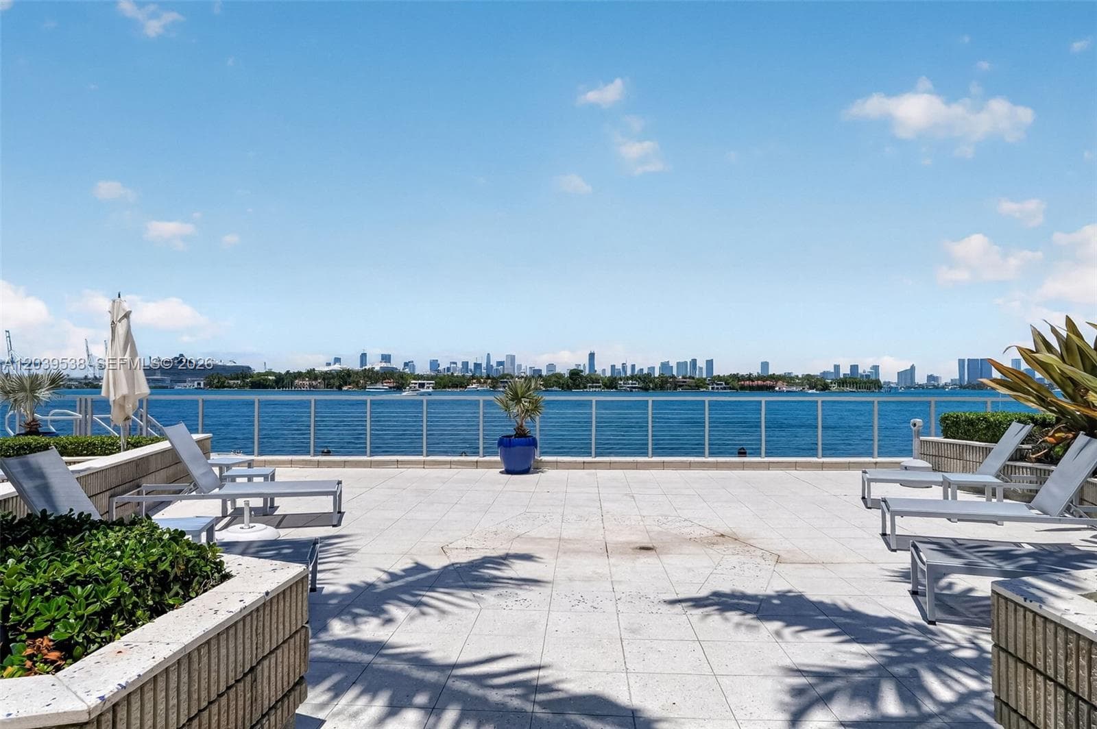 A12039538 — Miami Beach — 47