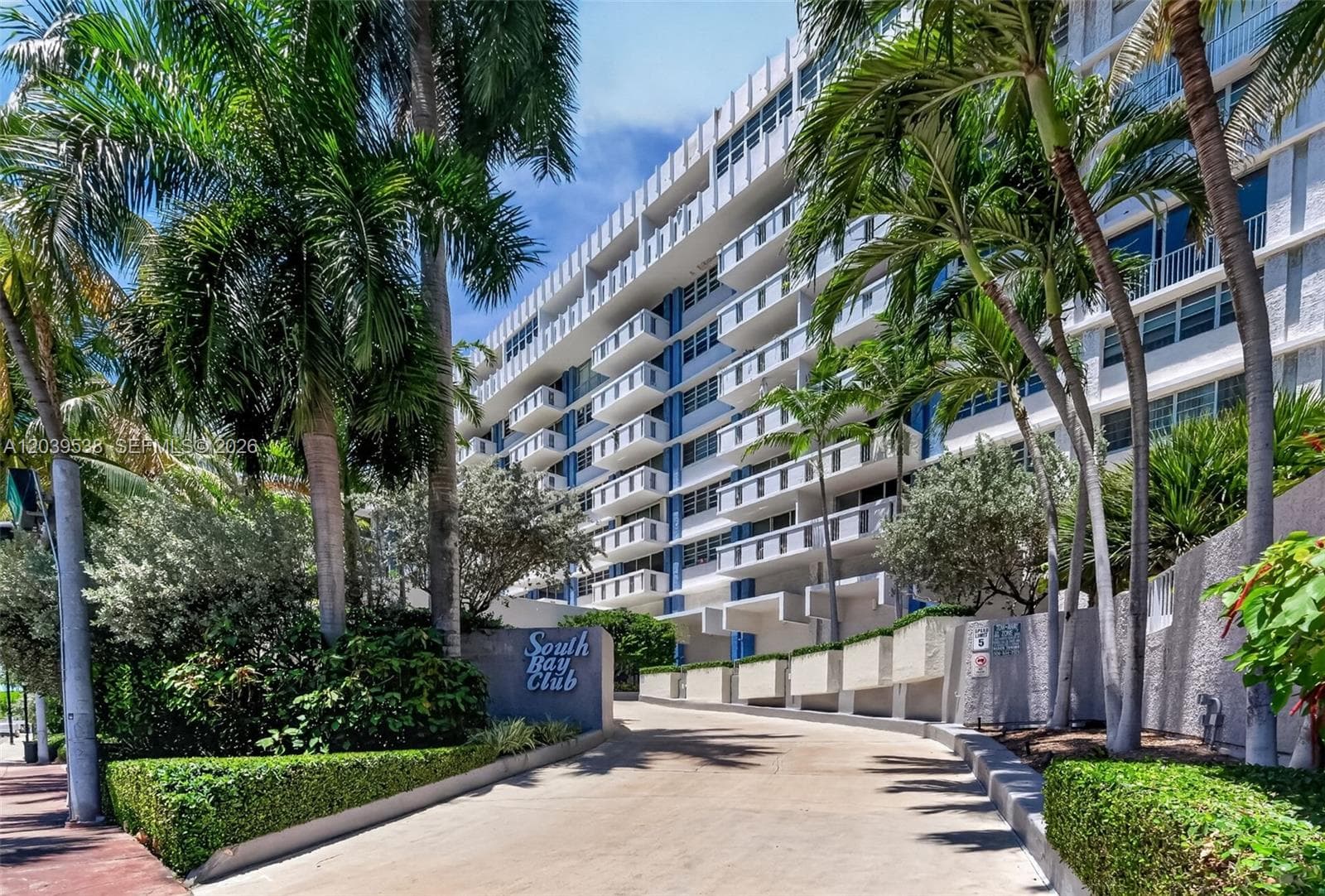 A12039538 — Miami Beach — 39