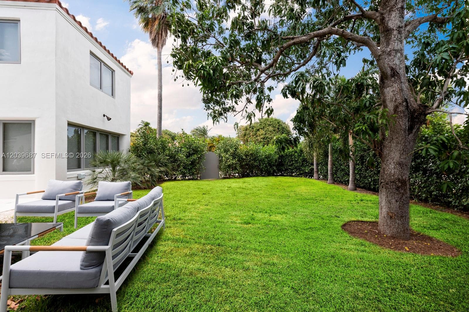 A12039687 — Miami Beach — 30