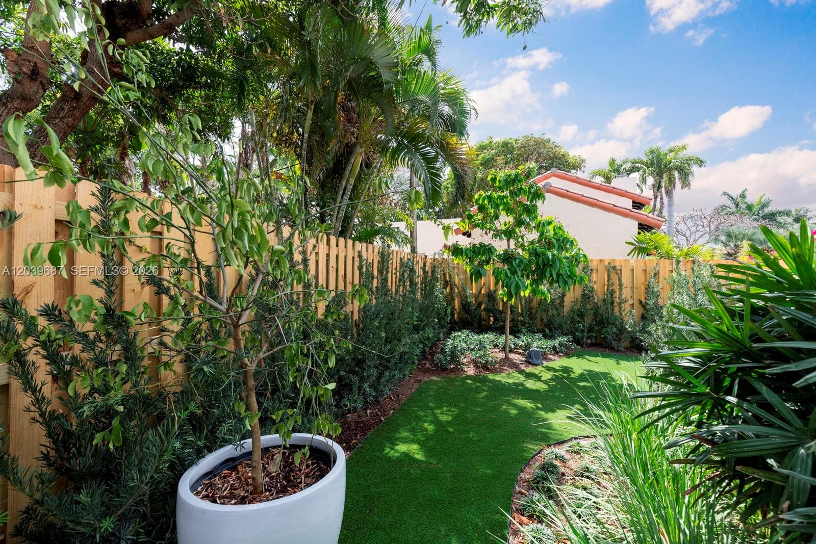 A12039687 — Miami Beach — 35