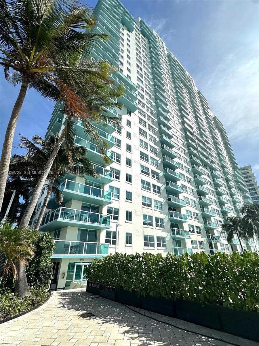 A12039722 — Miami Beach — 18