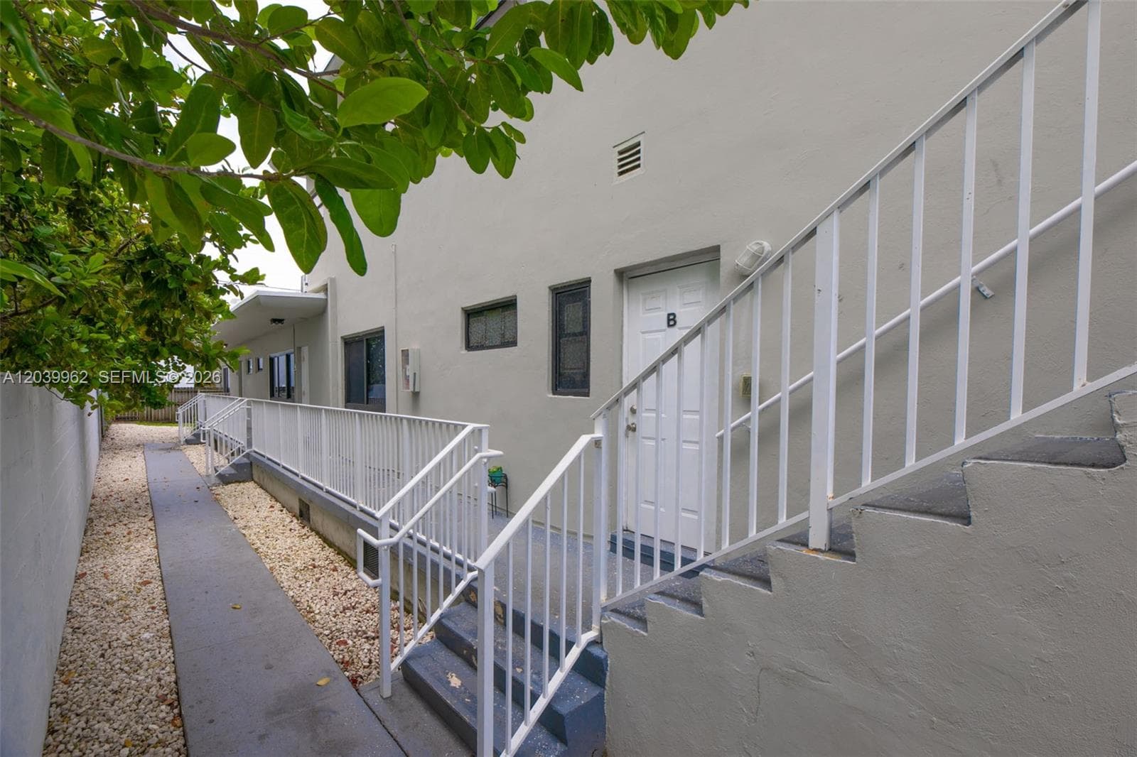 A12039962 — Miami Beach — 9