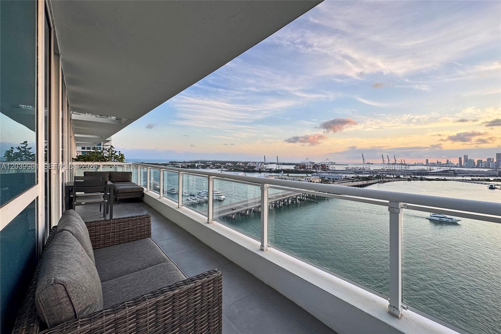 A12039981 — Miami Beach — 10