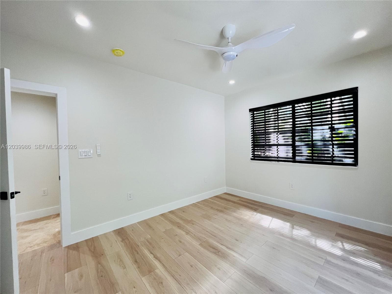 A12039986 — Miami Beach — 12