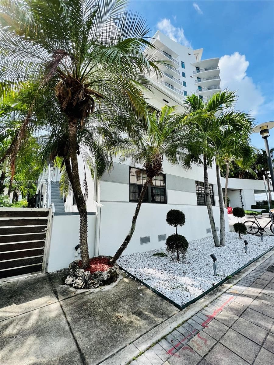 A12039986 — Miami Beach
