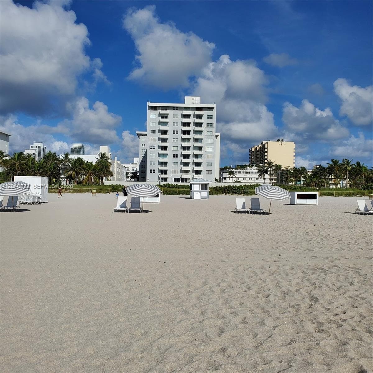 A12040022 — Miami Beach — 29