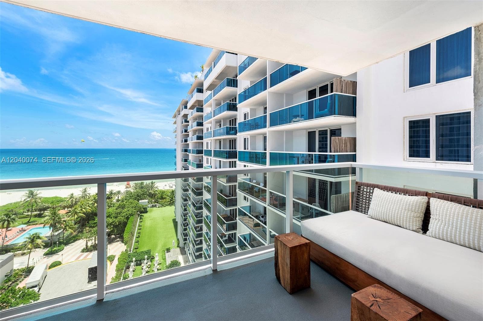 A12040074 — Miami Beach — 19