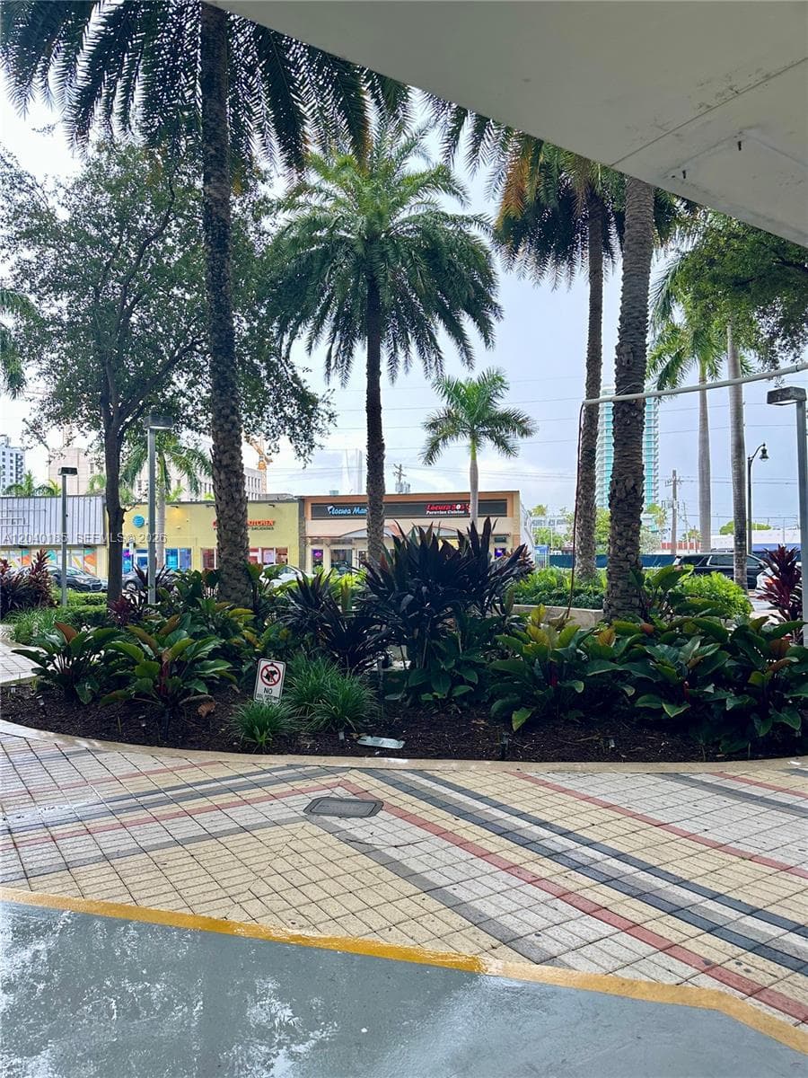 A12040185 — Miami Beach — 6
