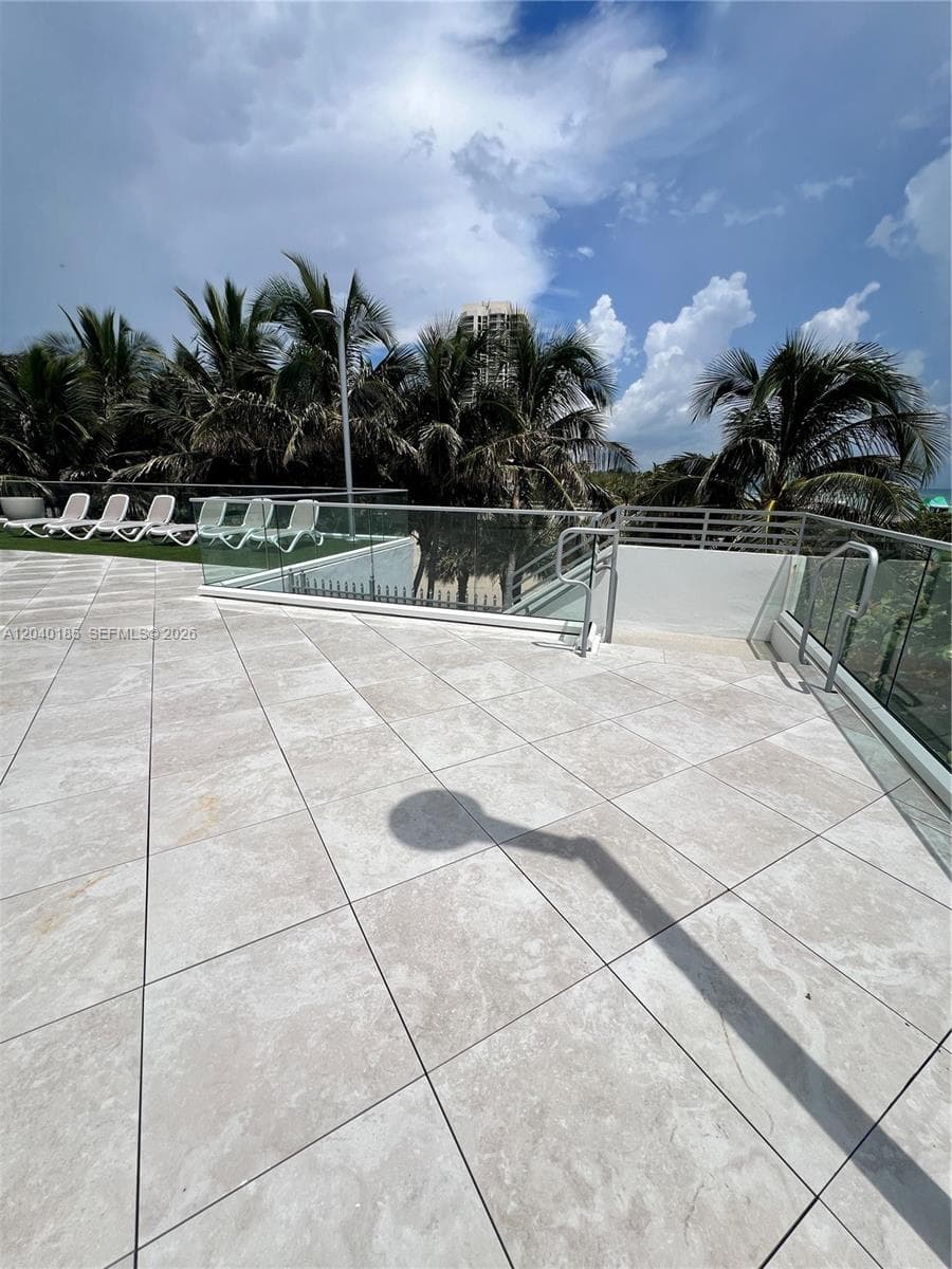 A12040185 — Miami Beach — 42