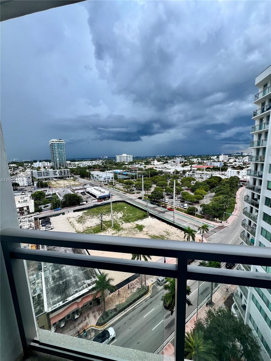 A12040185 — Miami Beach — 26