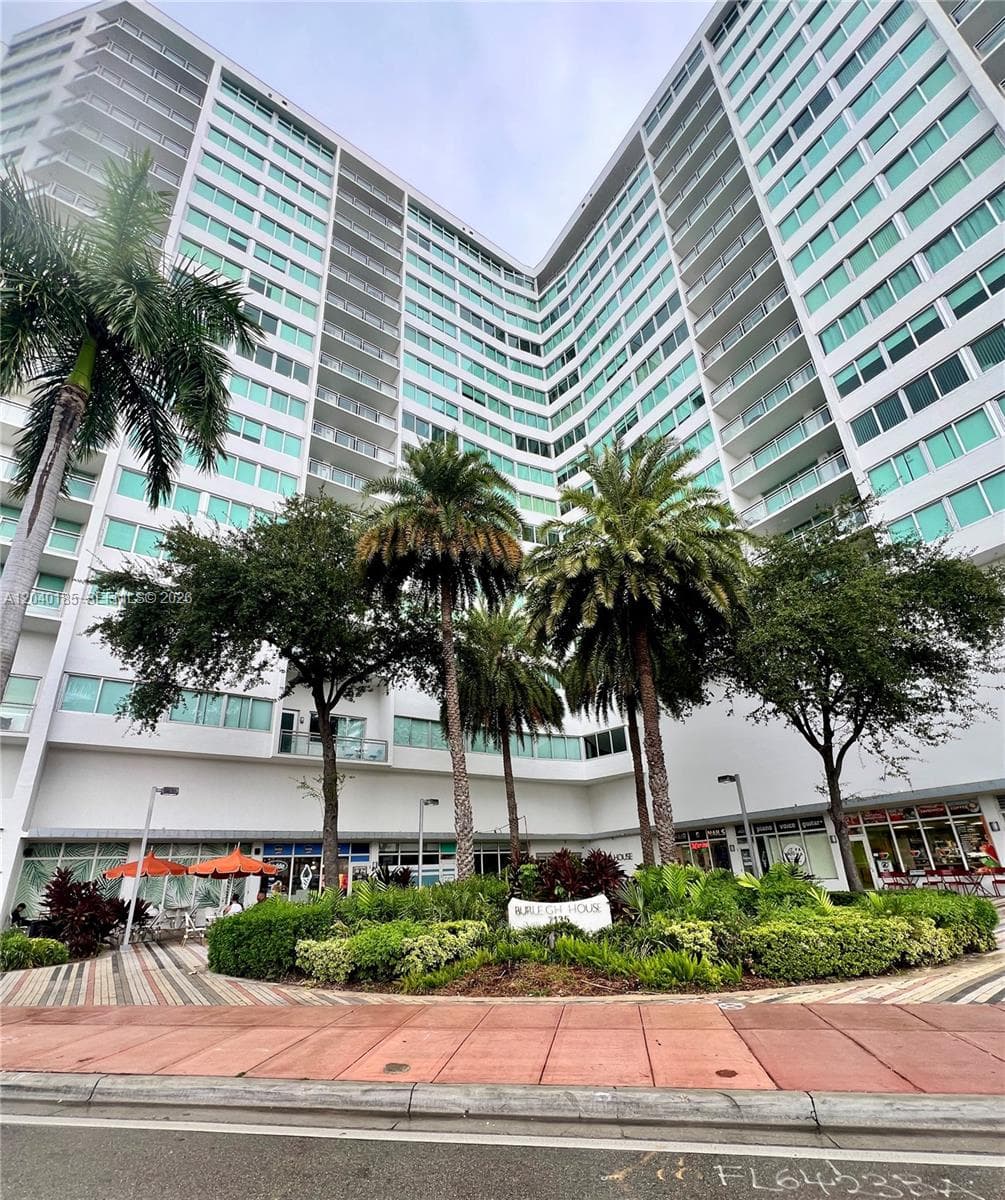 A12040185 — Miami Beach