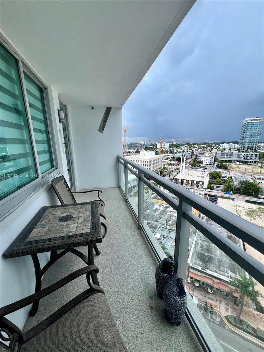 A12040185 — Miami Beach — 24