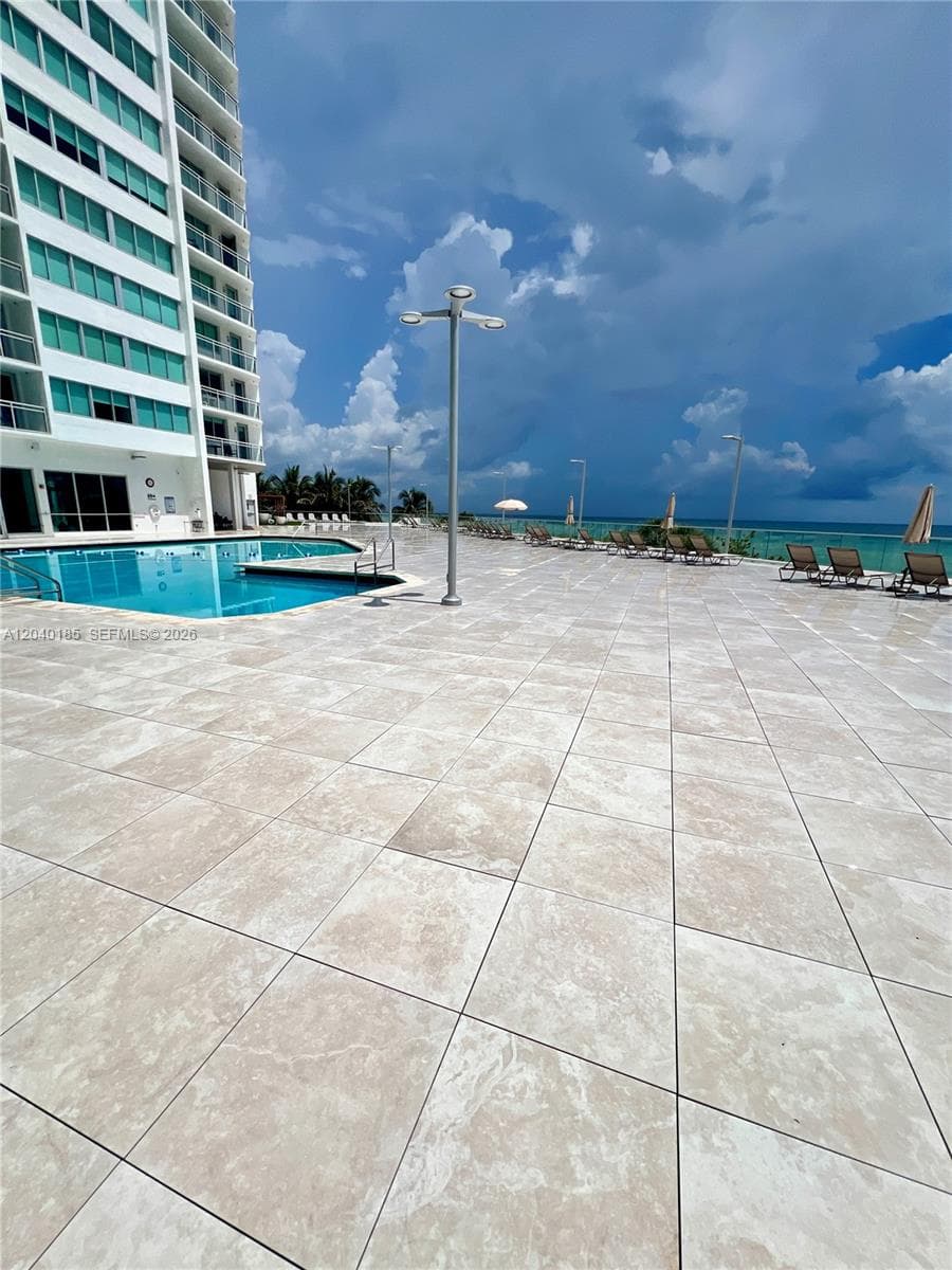 A12040185 — Miami Beach — 39