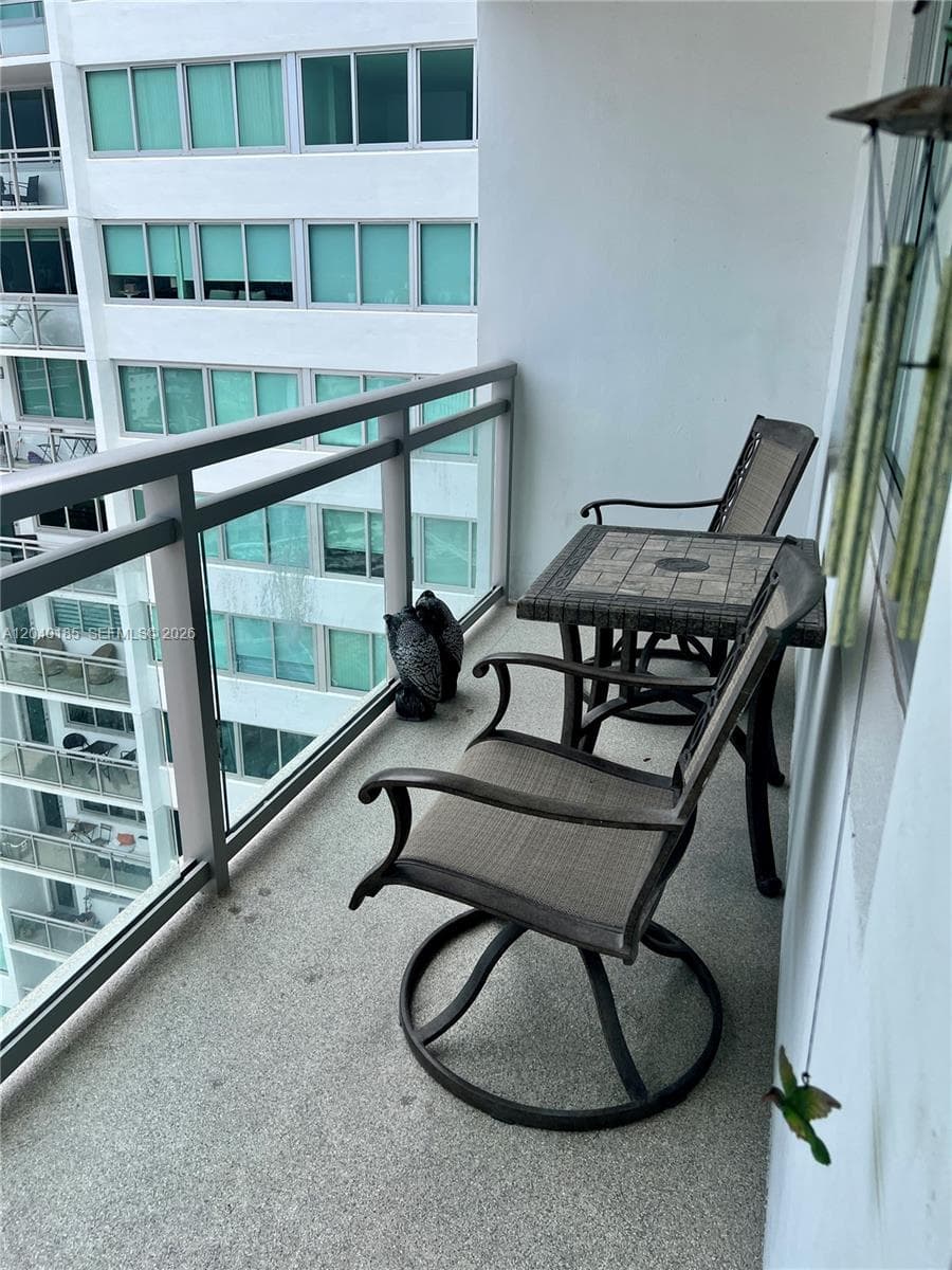 A12040185 — Miami Beach — 25