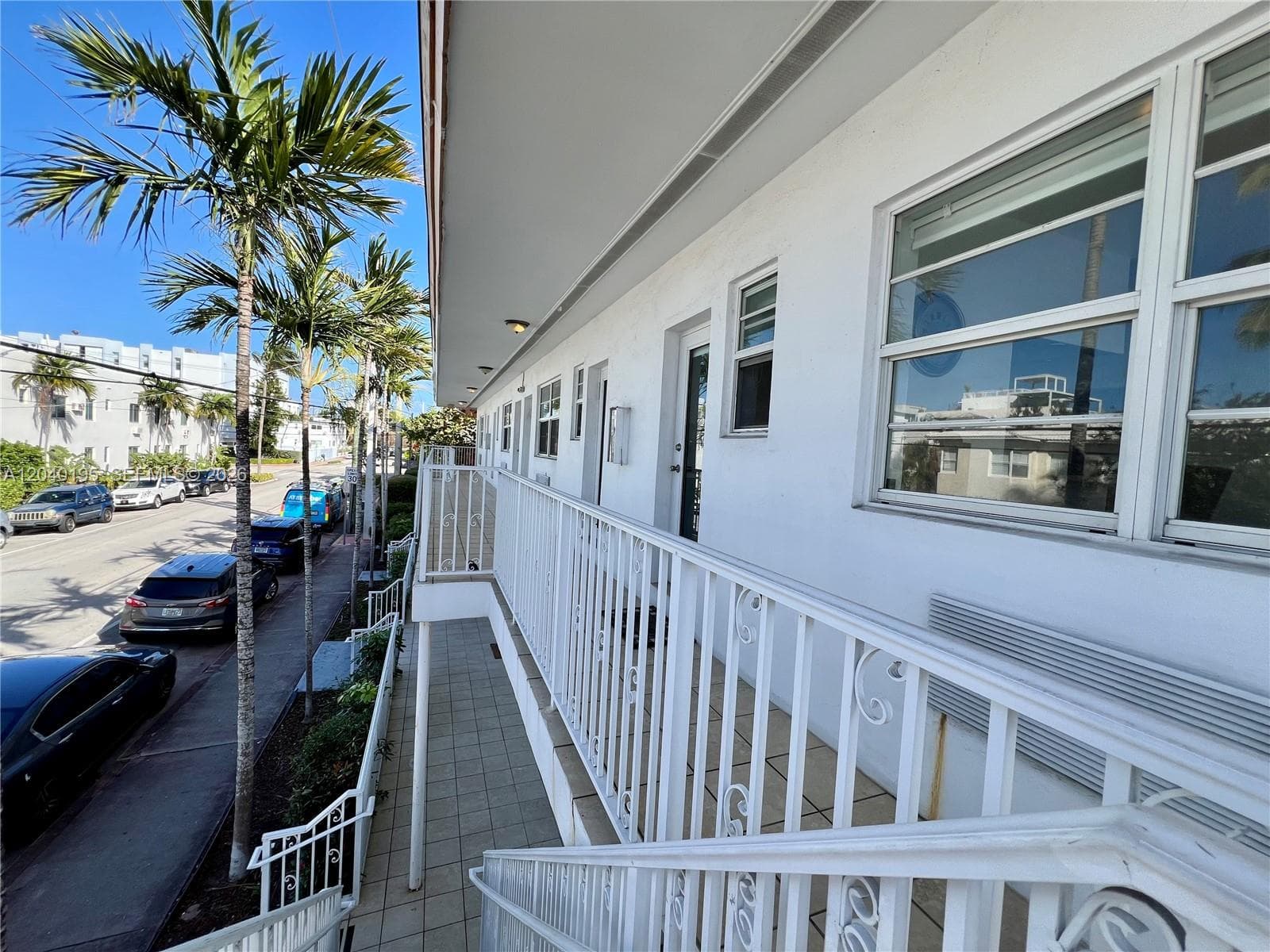 A12040195 — Miami Beach — 14
